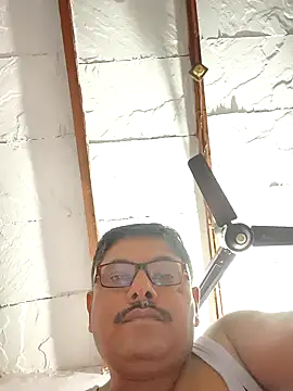 Snapshot of Srmotrs chatting on November 2025 06:31:01 PM Srmotrs online show from November 2025 06:31:01 PM