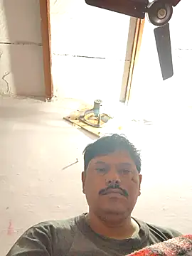 Snapshot of Srmotrs chatting on November 2025 01:33:02 AM Srmotrs online show from November 2025 01:33:02 AM