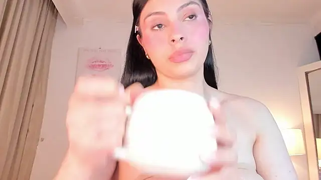 Snapshot of halseycox___ chatting on June 2026 05:13:02 AM halseycox online show from June 2026 05:13:02 AM