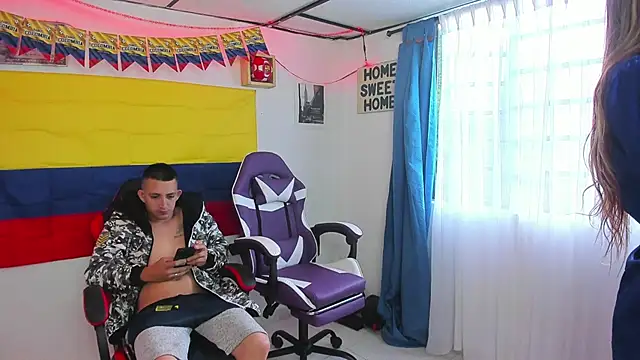 parejacaliente20154 online show from June 2026 11:11:02 AM