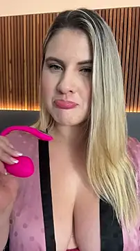 EmiilyAdams  online show from February 2026 10:32:01 PM