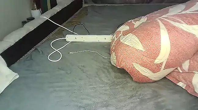 Snapshot of pretty_bums chatting on December 2024 03:40:01 AM pretty bums online show from December 2024 03:40:01 AM