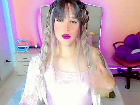 Snapshot of TaylorMon chatting on January 2025 12:11:01 AM TaylorMon online show from January 2025 12:11:01 AM