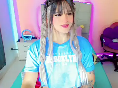 Snapshot of TaylorMon chatting on January 2025 01:53:02 AM TaylorMon online show from January 2025 01:53:02 AM