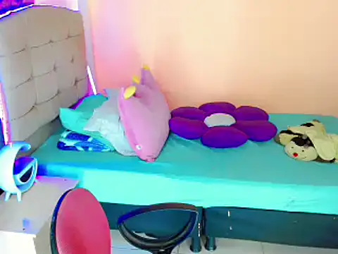 Snapshot of TaylorMon chatting on February 2025 08:15:02 PM TaylorMon online show from February 2025 08:15:02 PM