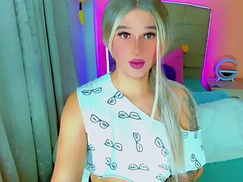 Snapshot of TaylorMon chatting on September 2025 12:44:02 AM TaylorMon online show from September 2025 12:44:02 AM