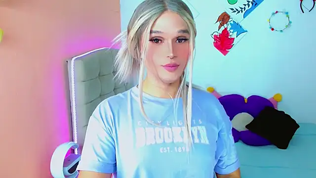 Snapshot of TaylorMon chatting on October 2025 01:38:01 AM TaylorMon online show from October 2025 01:38:01 AM