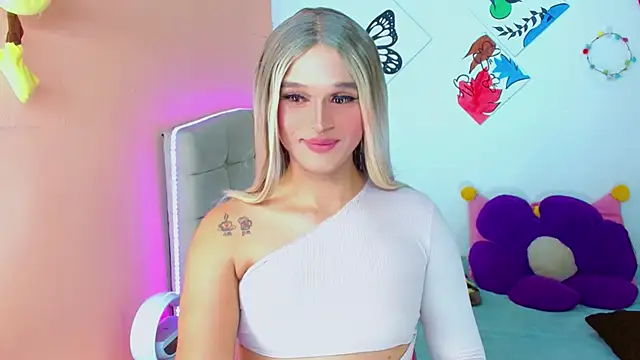 Snapshot of TaylorMon chatting on October 2025 02:47:02 AM TaylorMon online show from October 2025 02:47:02 AM