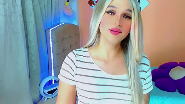 Snapshot of TaylorMon chatting on November 2025 01:17:01 AM TaylorMon online show from November 2025 01:17:01 AM