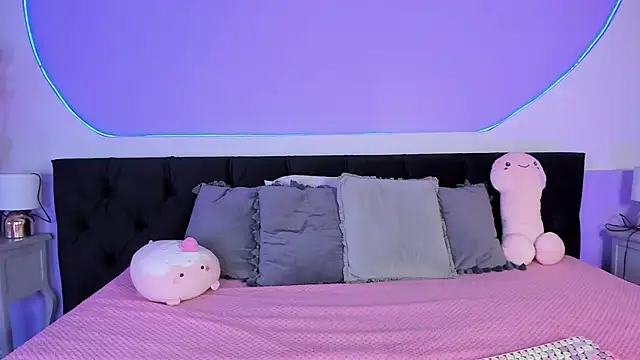 Julieta Cortes   online show from October 2025 12:05:02 PM