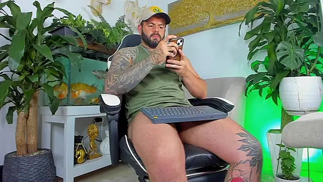 Snapshot of Johnnygrayson1 chatting on May 2026 12:04:01 AM Johnnygrayson1 online show from May 2026 12:04:01 AM