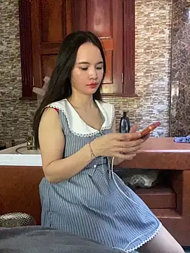 LiLi-Kirix99 online show from June 2026 04:18:02 AM
