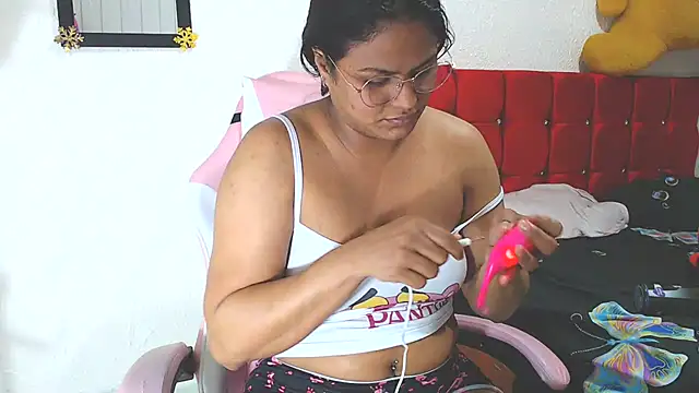 Snapshot of SweetAlmaa chatting on January 2025 09:34:01 AM SweetAlmaa online show from January 2025 09:34:01 AM