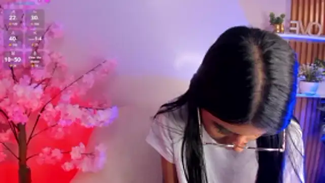 Isa little4u online show from November 2025 03:39:01 AM