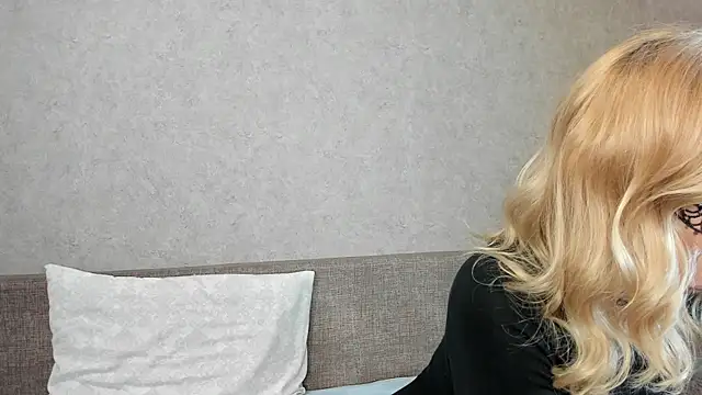 Snapshot of angelica_marquise chatting on June 2026 05:13:02 PM angelica marquise online show from June 2026 05:13:02 PM