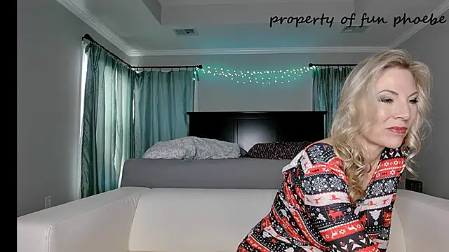 Snapshot of Fun_Phoebe chatting on December 2024 05:17:02 PM Fun Phoebe online show from December 2024 05:17:02 PM