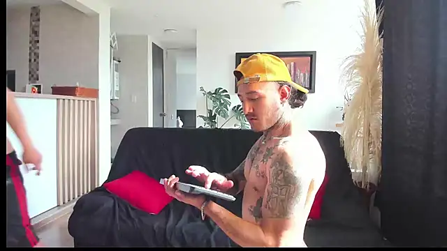 MARCELOANDLUCIAN online show from February 2025 09:24:02 PM