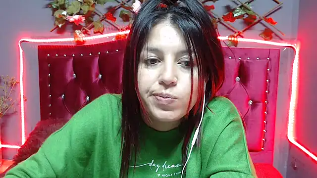Snapshot of Melani_cute02 chatting on February 2025 01:04:02 AM Melani cute02 online show from February 2025 01:04:02 AM