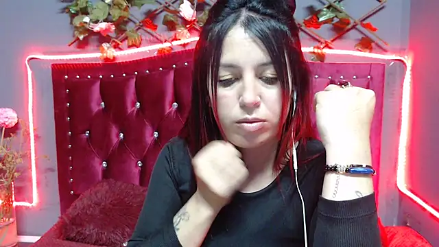 Snapshot of Melani_cute02 chatting on February 2025 06:11:02 AM Melani cute02 online show from February 2025 06:11:02 AM
