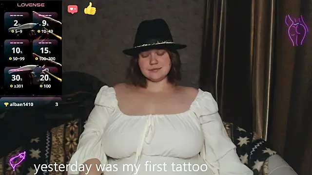 Snapshot of daisy_low chatting on February 2025 07:59:02 PM daisy low online show from February 2025 07:59:02 PM