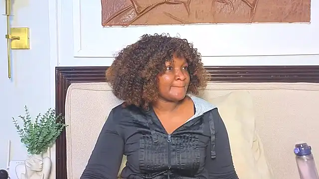 Snapshot of ANNI-E chatting on April 2026 04:01:01 AM ANNI-E online show from April 2026 04:01:01 AM