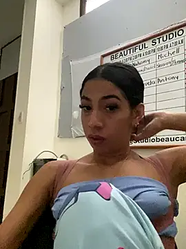 Lina10 online show from September 2025 06:18:02 PM