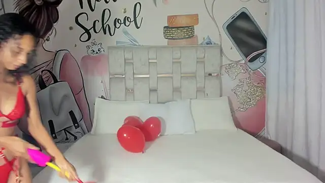 EMMA SWEETT1 online show from February 2025 12:47:01 PM