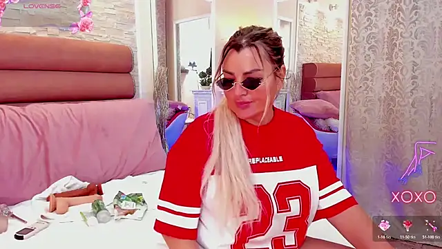 Snapshot of ArianaCroft chatting on May 2026 05:15:01 AM ArianaCroft online show from May 2026 05:15:01 AM