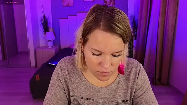 EVAshinyGIRL online show from December 2024 07:35:01 AM