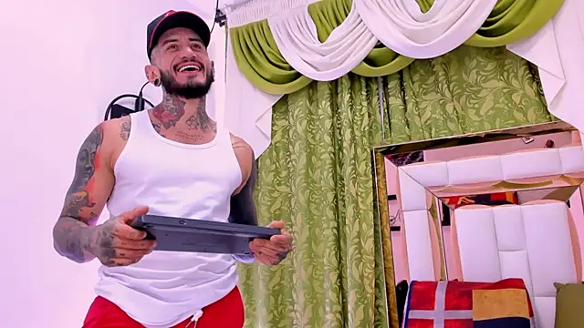 dilan scootk  online show from November 2025 07:26:02 PM