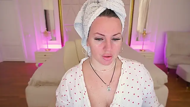 KiraCandyS online show from April 2026 08:32:02 PM