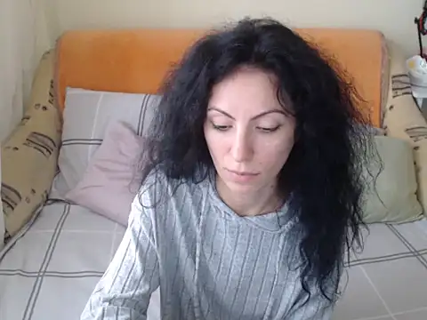 Emmatoo online show from November 2025 10:25:02 AM