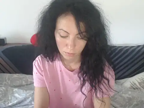 Snapshot of Emmatoo chatting on May 2026 06:33:01 AM Emmatoo online show from May 2026 06:33:01 AM