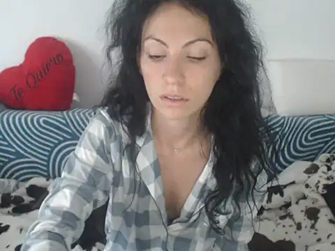 Snapshot of Emmatoo chatting on June 2026 06:15:01 AM Emmatoo online show from June 2026 06:15:01 AM