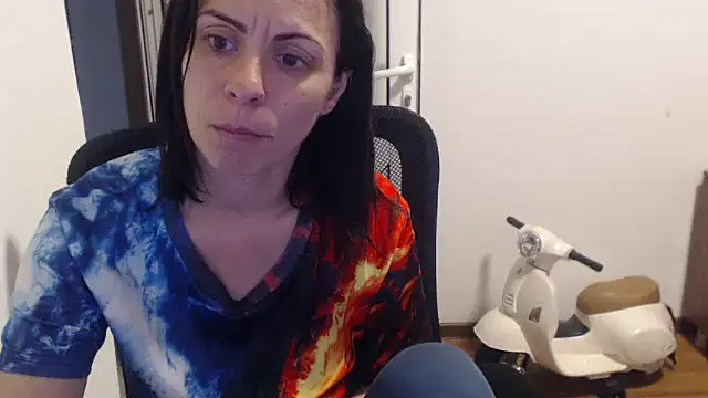 Snapshot of Emmatoo chatting on June 2026 07:36:01 AM Emmatoo online show from June 2026 07:36:01 AM