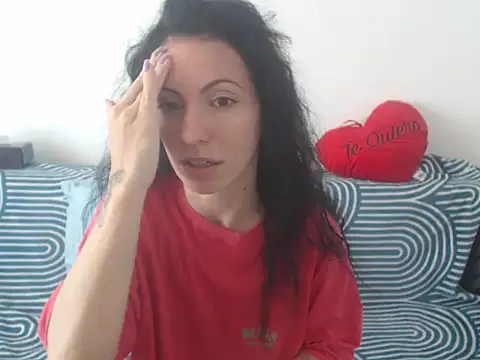 Snapshot of Emmatoo chatting on June 2026 11:43:01 AM Emmatoo online show from June 2026 11:43:01 AM