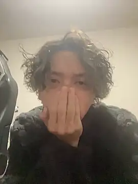 Snapshot of Shizukuu chatting on January 2025 04:57:01 PM Shizukuu online show from January 2025 04:57:01 PM