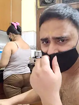 Snapshot of IND_COUPLE1 chatting on February 2025 03:52:01 PM IND COUPLE1 online show from February 2025 03:52:01 PM