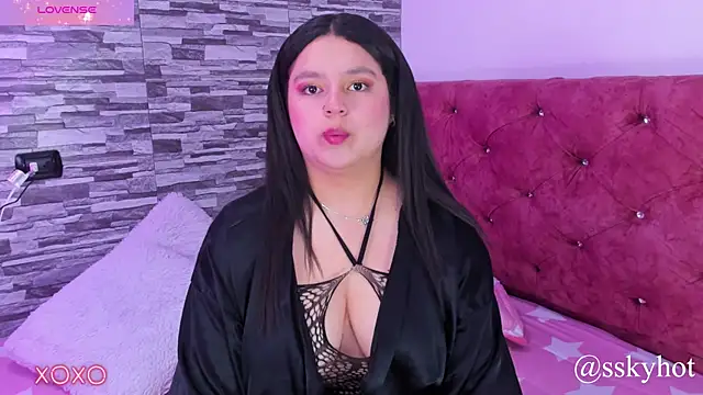 Snapshot of skyhotgirll chatting on January 2025 09:09:02 PM skyhotgirll online show from January 2025 09:09:02 PM