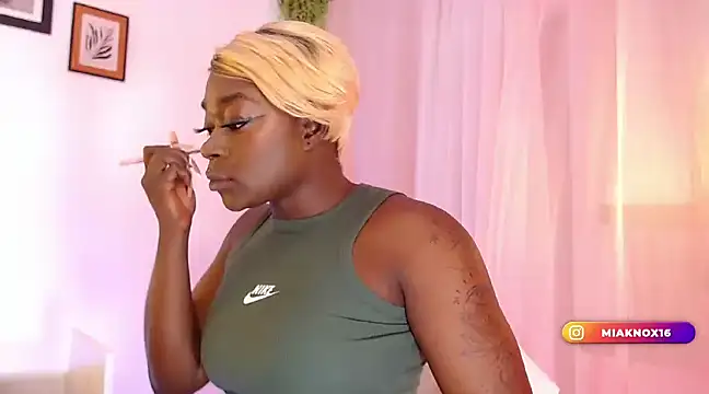 Snapshot of MiaKnox chatting on January 2025 10:32:01 AM MiaKnox online show from January 2025 10:32:01 AM