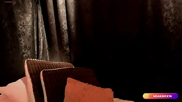 MiaKnox online show from March 2026 12:03:01 AM