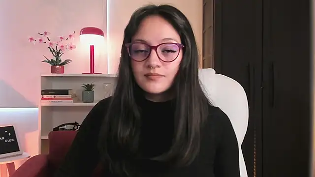 nahiapaws online show from April 2026 06:30:02 PM