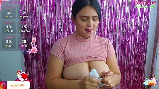 Snapshot of karol_9 chatting on January 2025 05:05:02 AM karol 9 online show from January 2025 05:05:02 AM