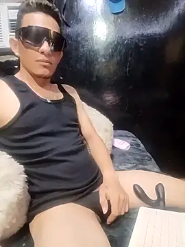 Snapshot of Ale21-345 chatting on February 2026 05:06:01 AM Ale21-345 online show from February 2026 05:06:01 AM