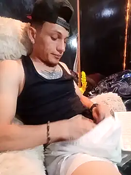 Snapshot of Ale21-345 chatting on March 2026 03:02:02 AM Ale21-345 online show from March 2026 03:02:02 AM