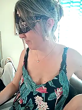 Snapshot of Rose_Libertine chatting on April 2026 08:20:02 AM Rose Libertine online show from April 2026 08:20:02 AM