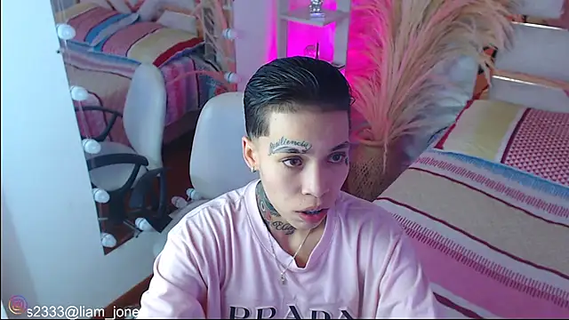 Jonesliam23 online show from November 2025 07:08:02 PM