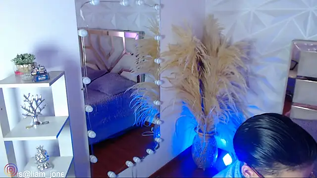 Jonesliam23 online show from February 2026 07:09:01 PM