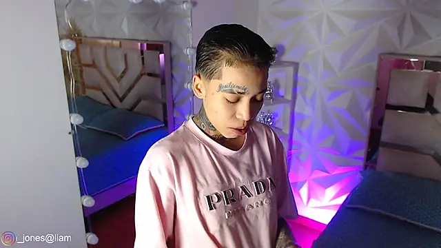 Jonesliam23 online show from April 2026 07:27:01 PM