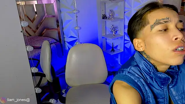 Snapshot of Jonesliam23 chatting on May 2026 07:54:02 PM Jonesliam23 online show from May 2026 07:54:02 PM